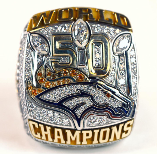 dailydenverbroncos:194 diamonds, 5.05 carats.Bling bling.