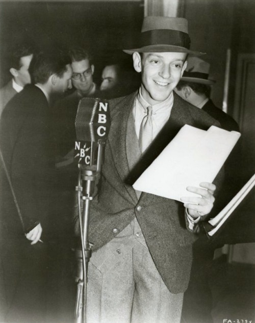 freddie-my-love:Fred Astaire performing on NBC Radio, 1937