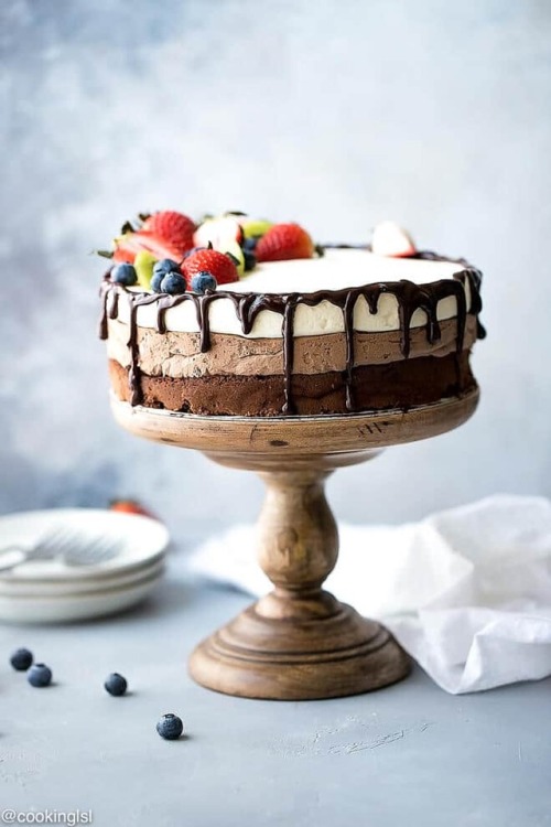 foodporn-chocolate:Triple Chocolate Mousse Cake