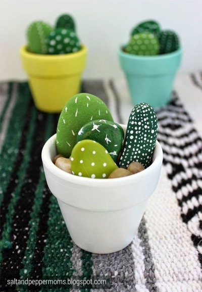 Cute and colourful pebble decor 