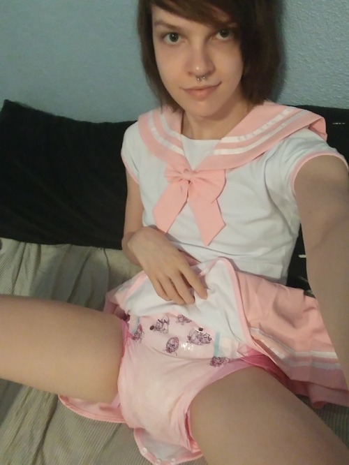 baby-powder-princess:littlequietgirl:Wet magical girlSo...