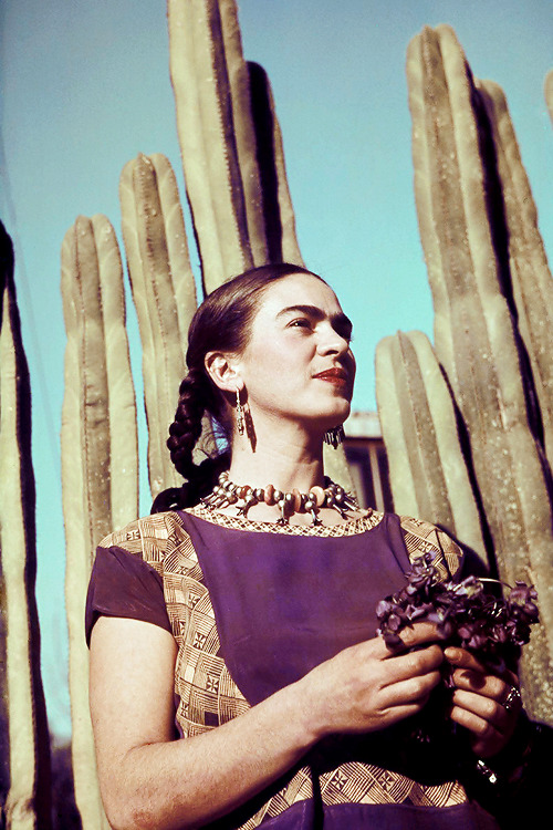 embriague-se-de-poesia:Frida Kahlo.