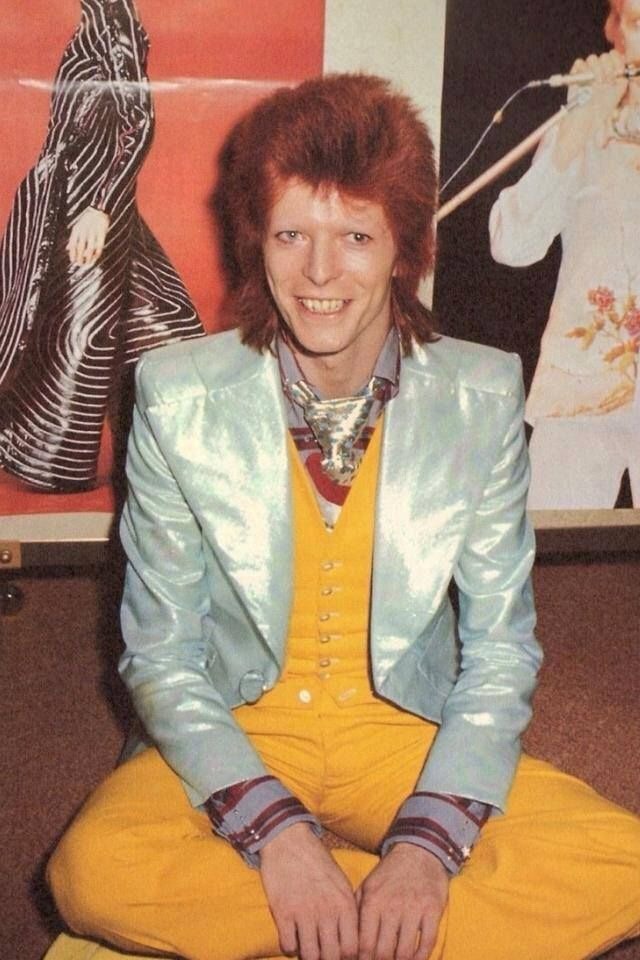 vezzipuss.tumblr.com — David Bowie, Tokyo press conference, Circa 73