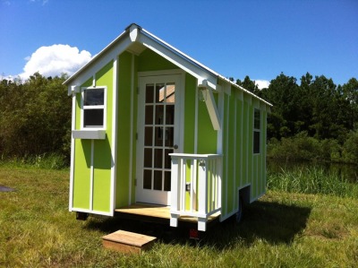 smallhomeideas:<br /><br />http://tinyhouseswoon.com/trekker-tiny-house/<br />http://trekkertrailers.com/<br />