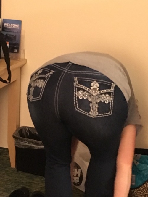 dogwisper69:Wife’s big thick ASS!!! Please enjoy and repost.