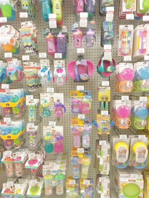 itslittlesquishy:Toys r us makes me want to spend all the...