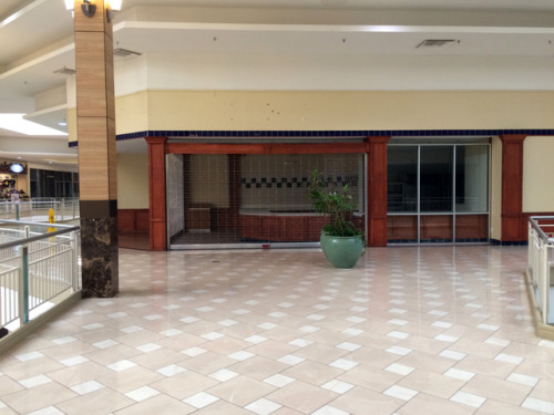 dead-malls:Madison Square Mall. Huntsville, AL. opened 1984,...