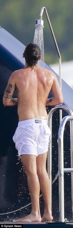 niallhorantheirish:Harry in Saint Barthélemy  - December 30,...