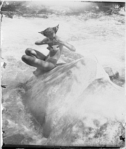 camerettasabauda:Anne Brigman, The Water Nixie, 1914(via...