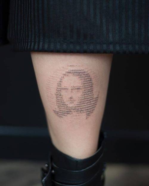 By Andreas Vrontis, done at The White Whale Tattoo Society,... leonardo da vinci;mona lisa;art;geometric shape;small;circle;graphic;tiny;andreasvrontis;ifttt;little;location;achilles;italy;europe;patriotic