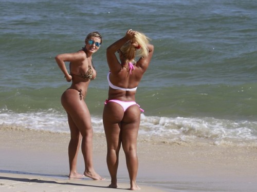 epic-females:Andressa Urach & Yani File