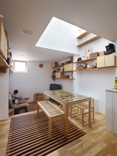 goodwoodwould:Good wood - bought a bit of land but it’s too narrow to build a house on? Well you need to call these guys… Japanese studio FujiwaraMuro Architects has completed an exceptionally narrow (2.5m wide only!!!) timber house in Kobe, featuring an atrium that allows daylight to reach each of its levels. 