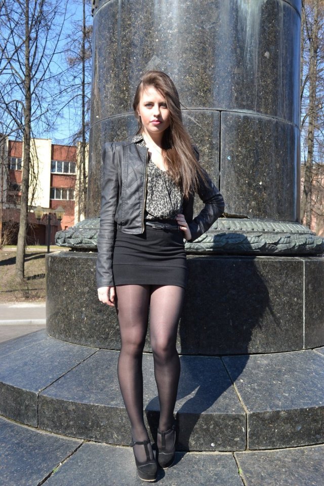 Love pantyhose and tights — piedsohpieds: http://piedsohpieds.tumblr ...