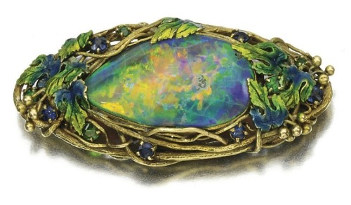 shewhoworshipscarlin:Black opal brooch by Tiffany, 1910.