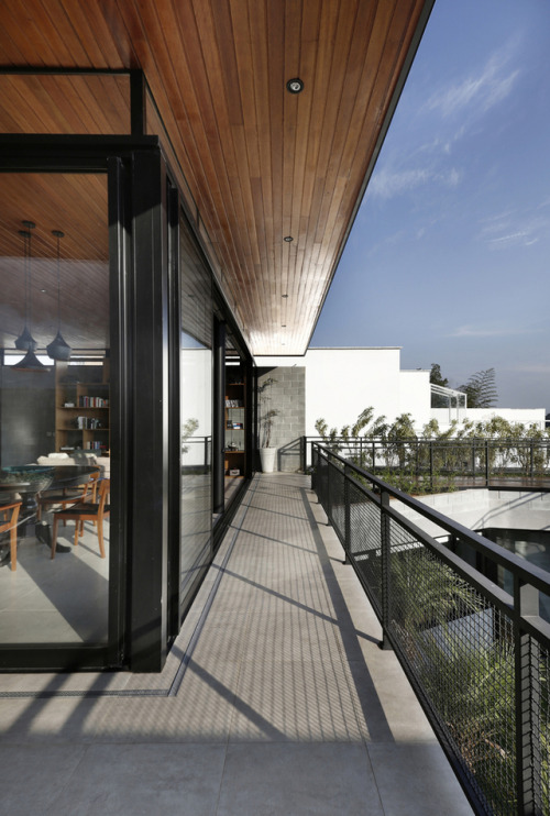 architorturedsouls:RD House / Belluzzo Martinhão Arquitetosph:...