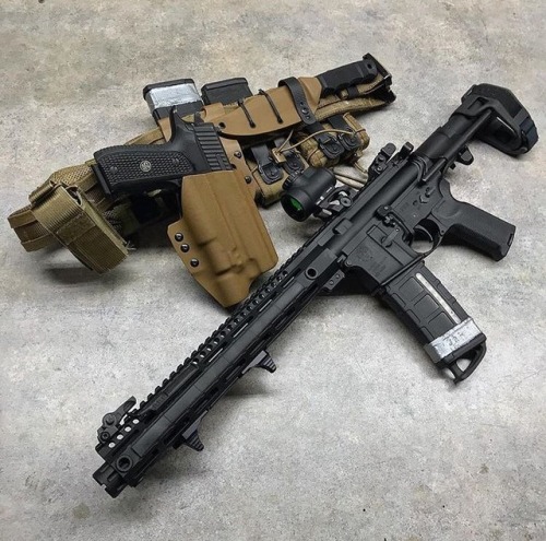 @Tactical Gear & Knives