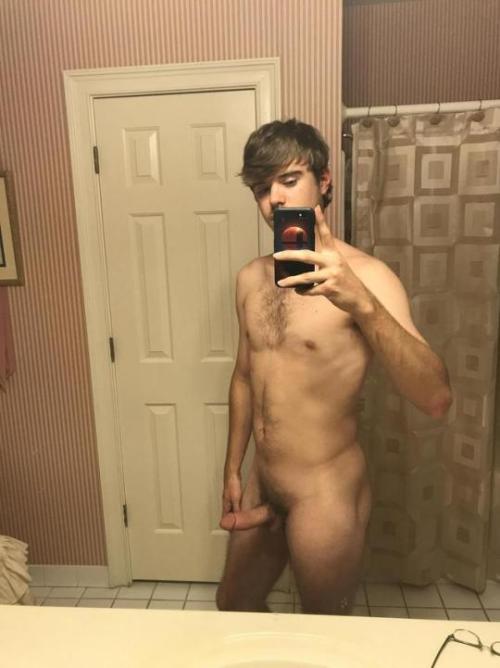 ilovecircs2:Over 121, 200 beautiful cut dicks with cute guys...