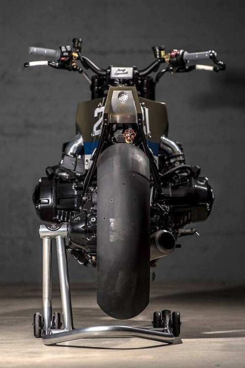 rhubarbes:BMW R1200 R LC “EDDIE 21” by vtr-customs