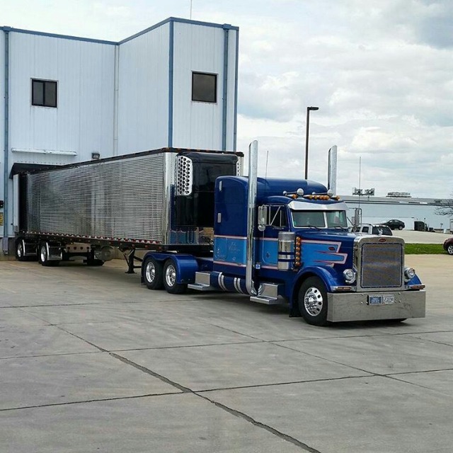 Semitrckn Peterbilt Custom With Matchin Reefer