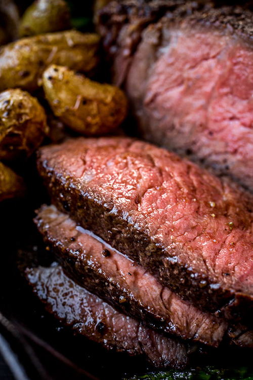 klubbhead:daily-deliciousness:Pepper crusted rib eye...