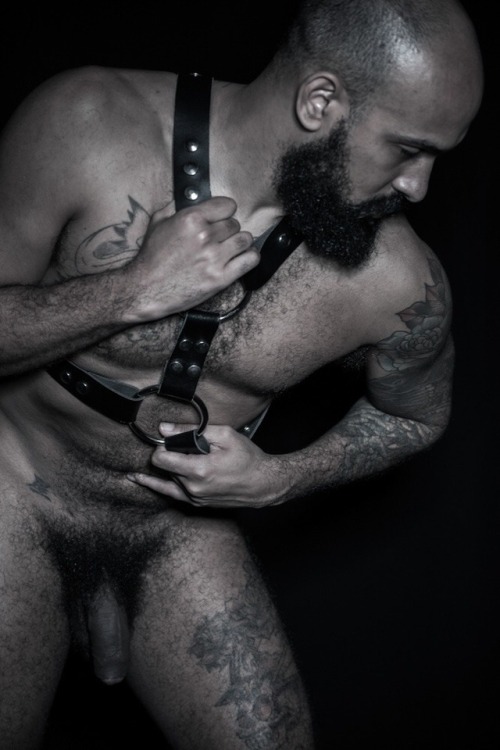 sugarditches:penes-peludos:Macho delicioso 