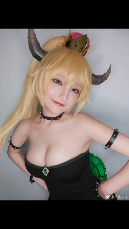 totallygamerlife:I know you like guys… I mean cosplay so here...