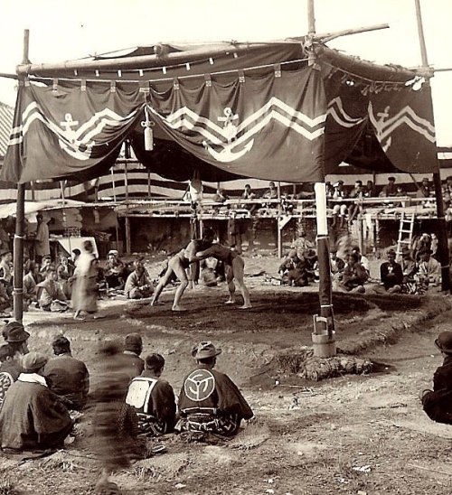 jibadojo:Old picture of sumo (1870)