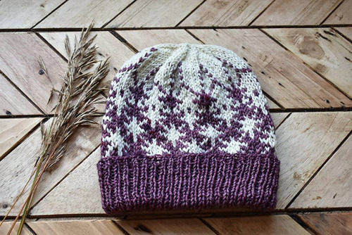 lazy-vegetarian:Tuque Novembre by Les laines Coco (free pattern...