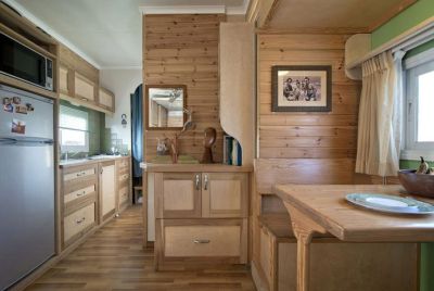 karate-and-friendship:<br /><br />Joe’s Truck House via Tiny House Swoon, photos taken by Ilan Nachum. <br />Alternative living is such a neat thing!<br />