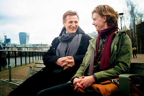 outtagum:Behind the scenes of the Red Nose Day Love Actually...