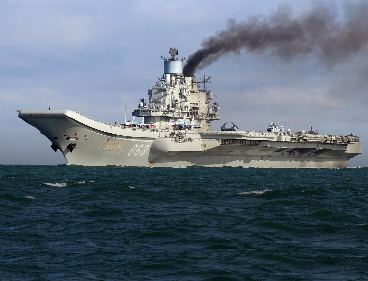 Печальные фото, как сейчас выглядит единственный российский авианосец “Адмирал Кузнецов”
