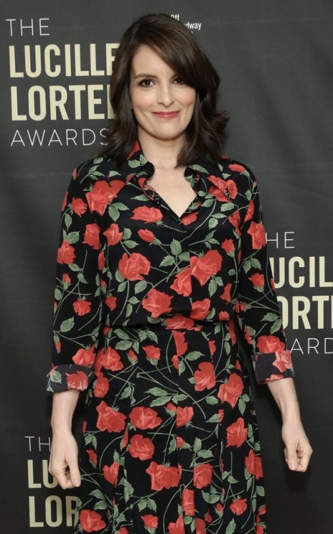 elizabethblerglemon:Tina Fey at 33rd Annual Lucille Lortel...