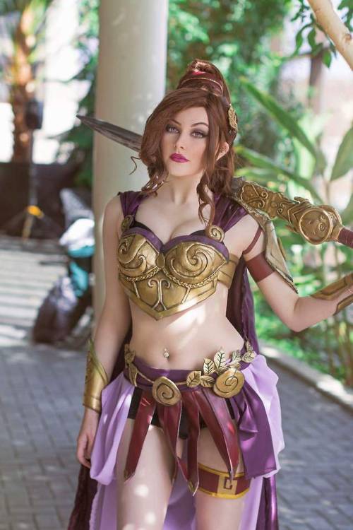 kamikame-cosplay:Armored Megara by Ri Care