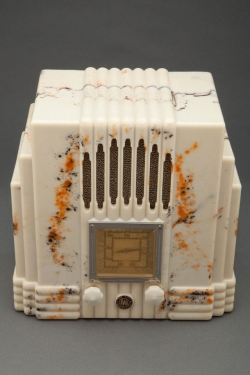 cair–paravel:AWA ‘Empire State’ radio, 1934 (via).