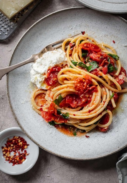 daily-deliciousness:Bucatini pasta with sheet pan tomato diavolo...