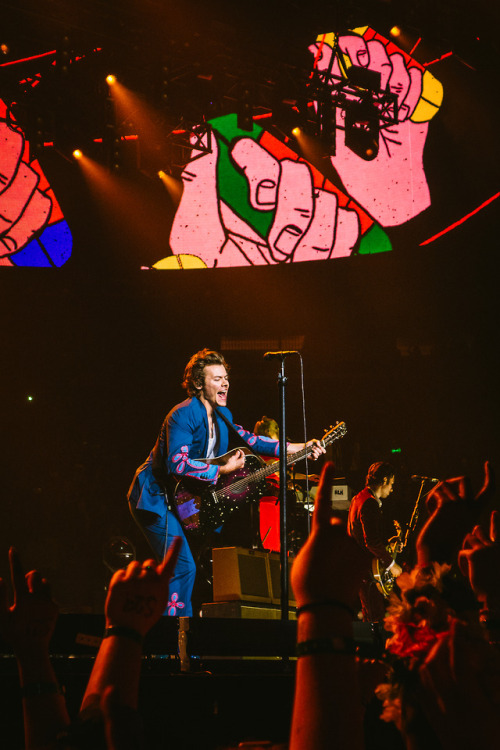 thebigsue:Harry Styles at Madison Square Garden - June 22,...