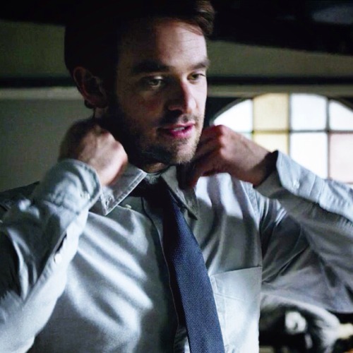 charliecoxfans:Matt Murdock & his crooked tie appreciation...