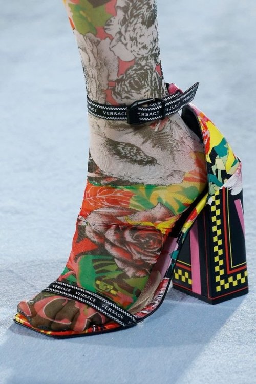 unique-diamond:Mixed prints on mules and hosiery at Versace SS...