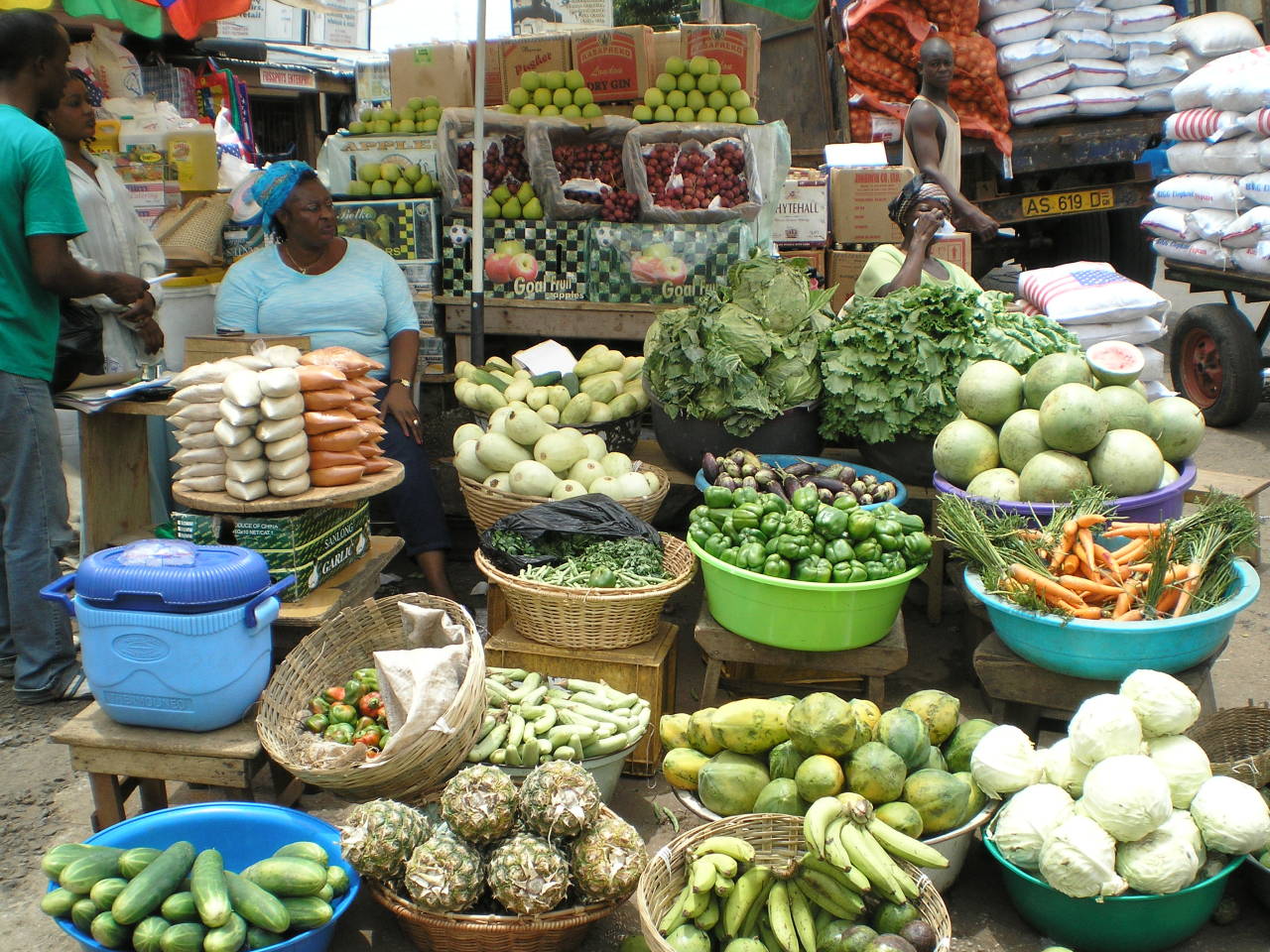 1nerr0 Vegetable and fruit vendors in Ghana’s... All about Ghana