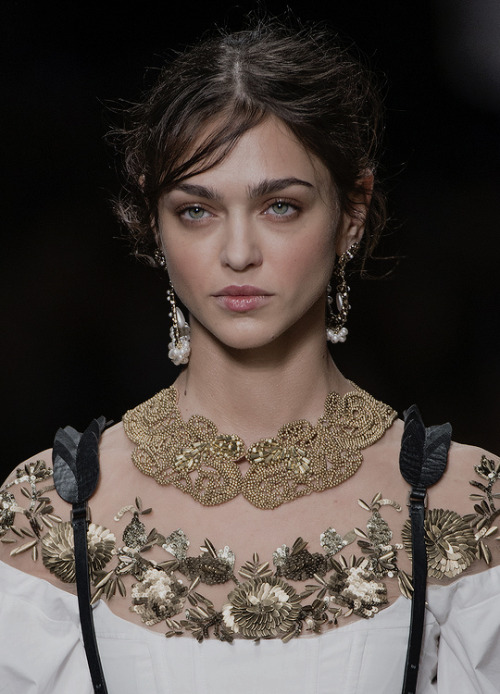 oldfashionedvillain:Elisabetta Franchi Spring 2018