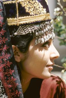 warkadang:AFGHANISTAN. 1964-1977. Pashtun women and girls...