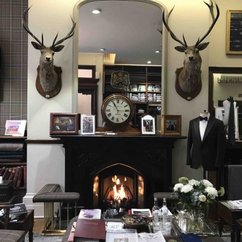 themaninthegreenshirt:Huntsman, 11 Savile Row