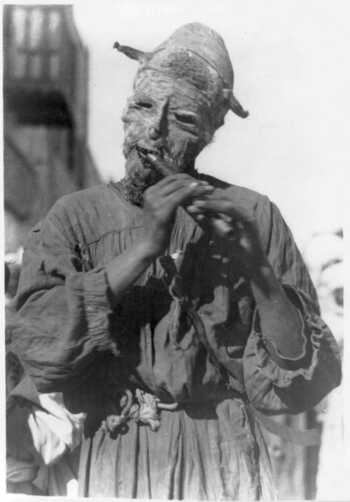 vulturehooligan:Musician of the Sahara Desert (between 1890...