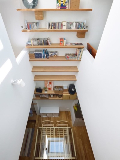 goodwoodwould:Good wood - bought a bit of land but it’s too narrow to build a house on? Well you need to call these guys… Japanese studio FujiwaraMuro Architects has completed an exceptionally narrow (2.5m wide only!!!) timber house in Kobe, featuring an atrium that allows daylight to reach each of its levels. 