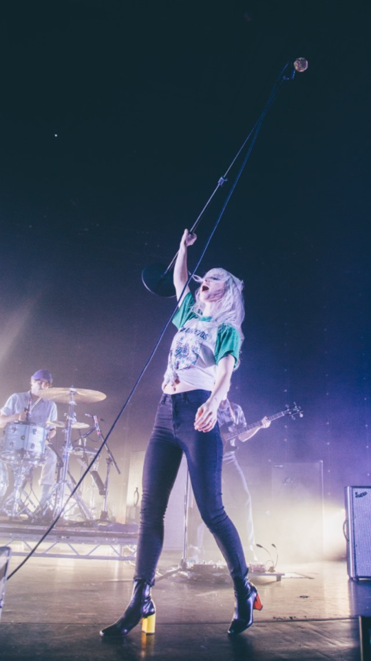 Band Lock Screens — Hayley Williams from Paramore Photo credits to