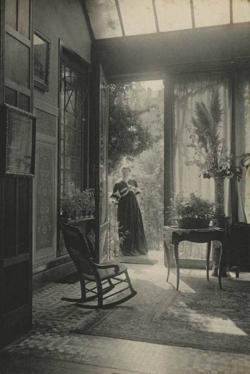 dreaming-of-the-1800s:The interior of victorian homes. Photos...