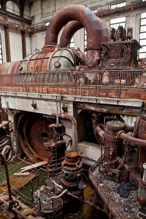 abandonedandurbex:Abandoned Power Plant in Frankfurt...