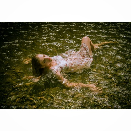 wellingtonweddingphotography:Harriet and the RiverAn Summer...