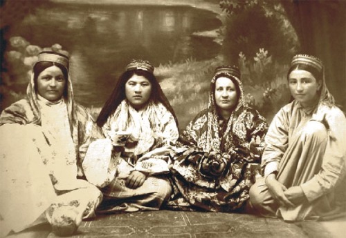 nusxa:Traditional Costume of Uzbek Women in Khorezm, late 19th...