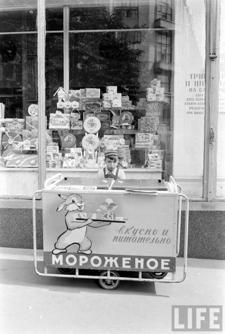 Ice cream cart (Moscow, 1960s)